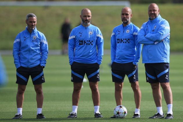 Enzo Maresca with Manchester City's first team coaches during training