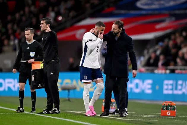 Kyle Walker goes down injured as Manchester City sweat on his condition
