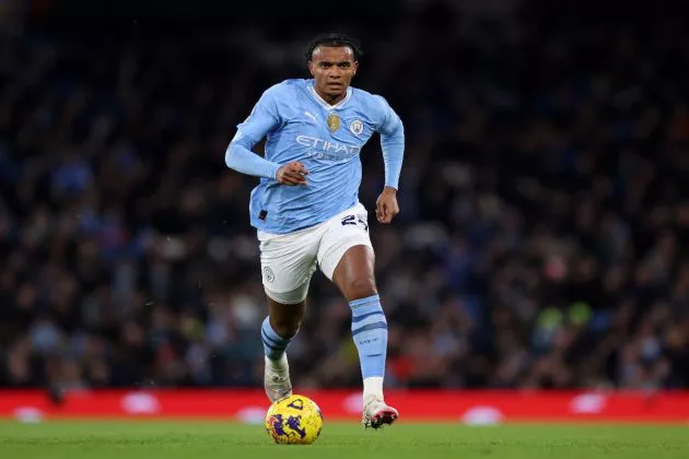 Who is better suited at right back for Manchester City for Sunday's derby for City?