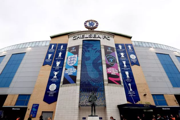 The starting lineups are in for Manchester City's clash with Chelsea