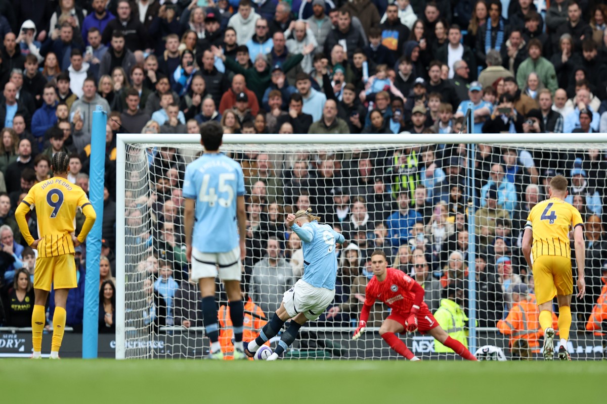 Erling Haaland gives Manchester City the lead.