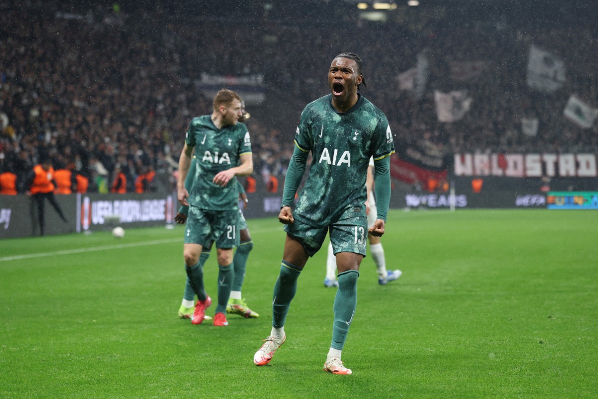 One full-back target may be unattainable this summer for Manchester City