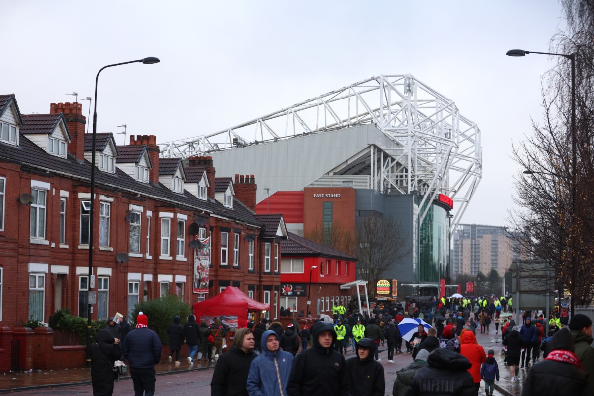 Manchester City and Manchester United confirm their starting lineups ahead of today's Manchester derby