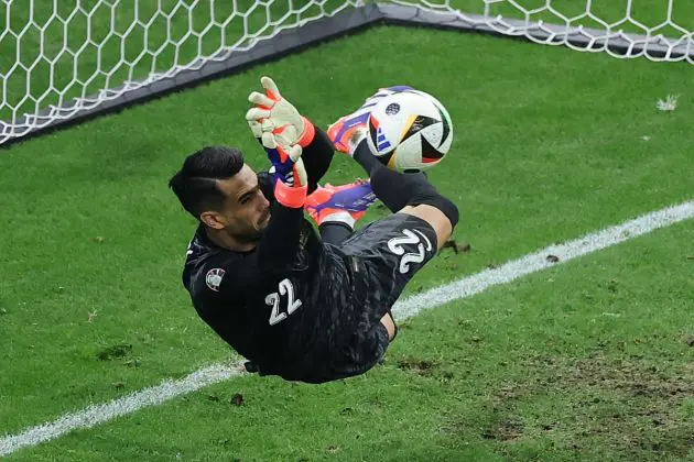 Manchester City are willing to £50 million to add a quality keeper to their squad