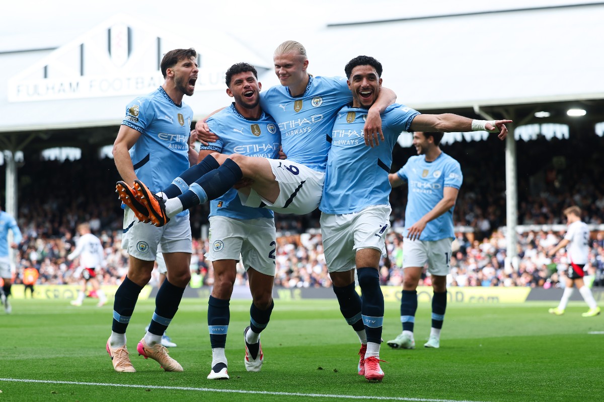 The Manchester City players celebrate the Erling Haaland goal at Craven Cottage.