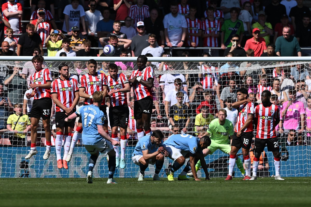 Kevin De Bruyne fires a shot over the bar for Manchester City.