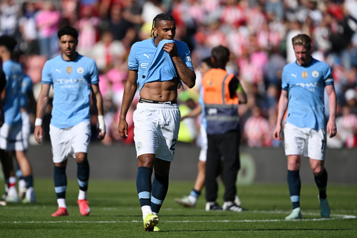 Manchester City threw away a golden opportunity against Southampton yesterday.