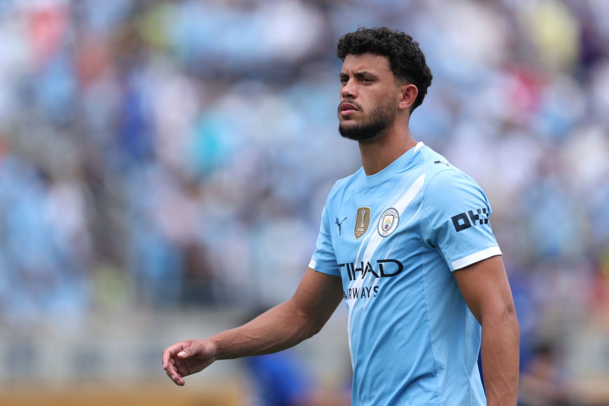 Are Manchester City slowly opening the door to sign their top target for the right-back position?