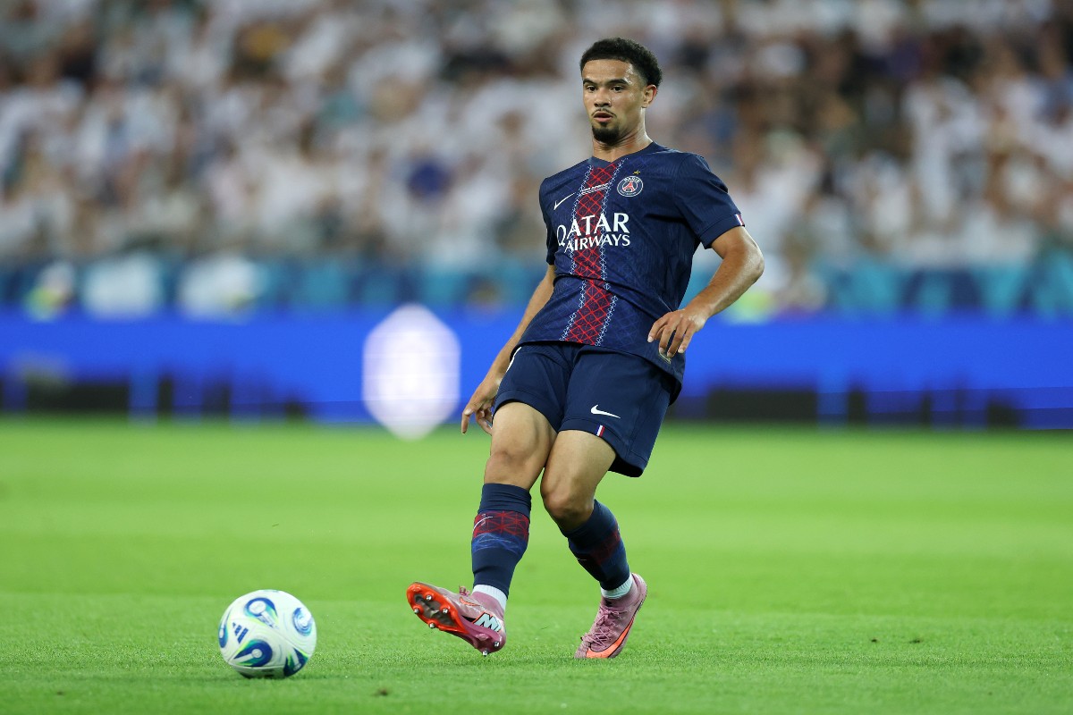 A PSG midfielder is looming as a transfer target for Manchester City