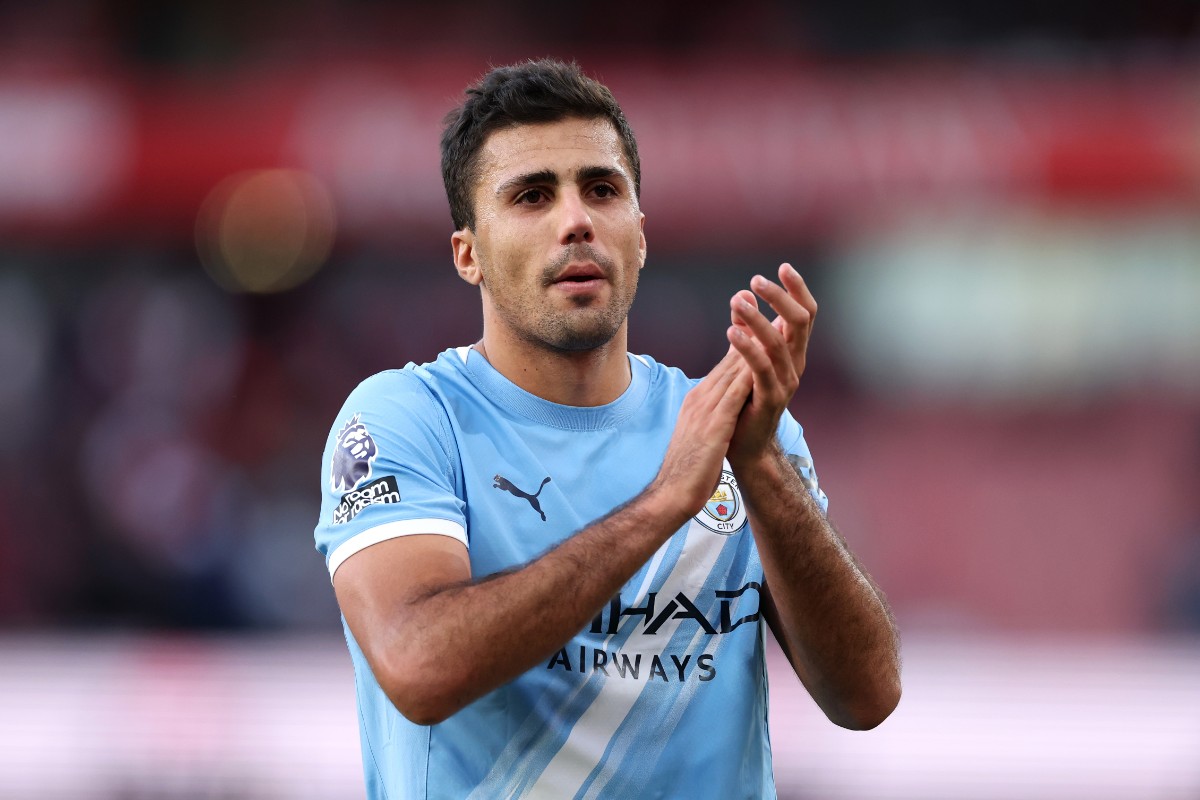 Should Manchester City sign a midfielder in January if Rodri's injury issues persist?