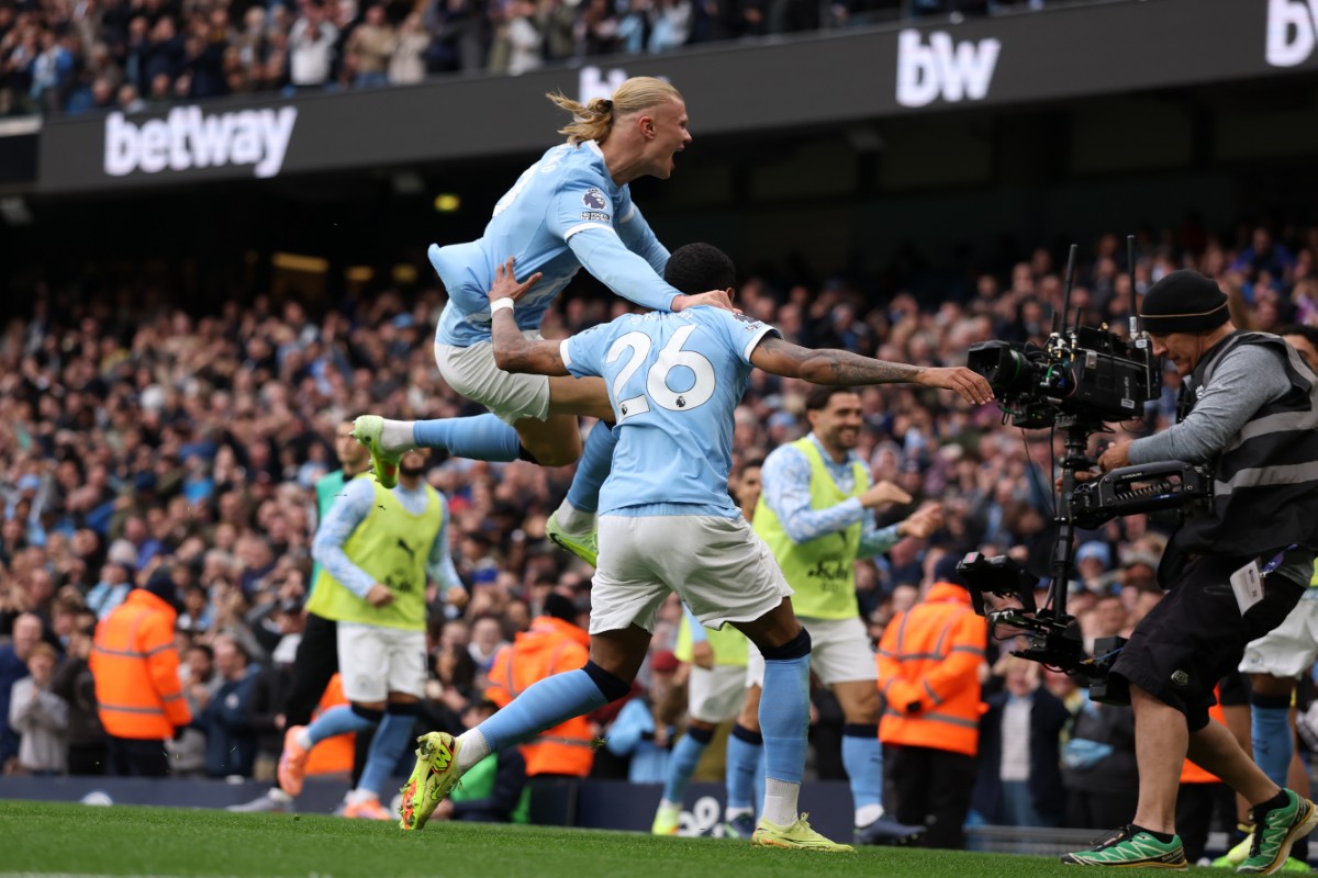 Did the second half of Manchester City's win over Everton reveal Savinho's best position?