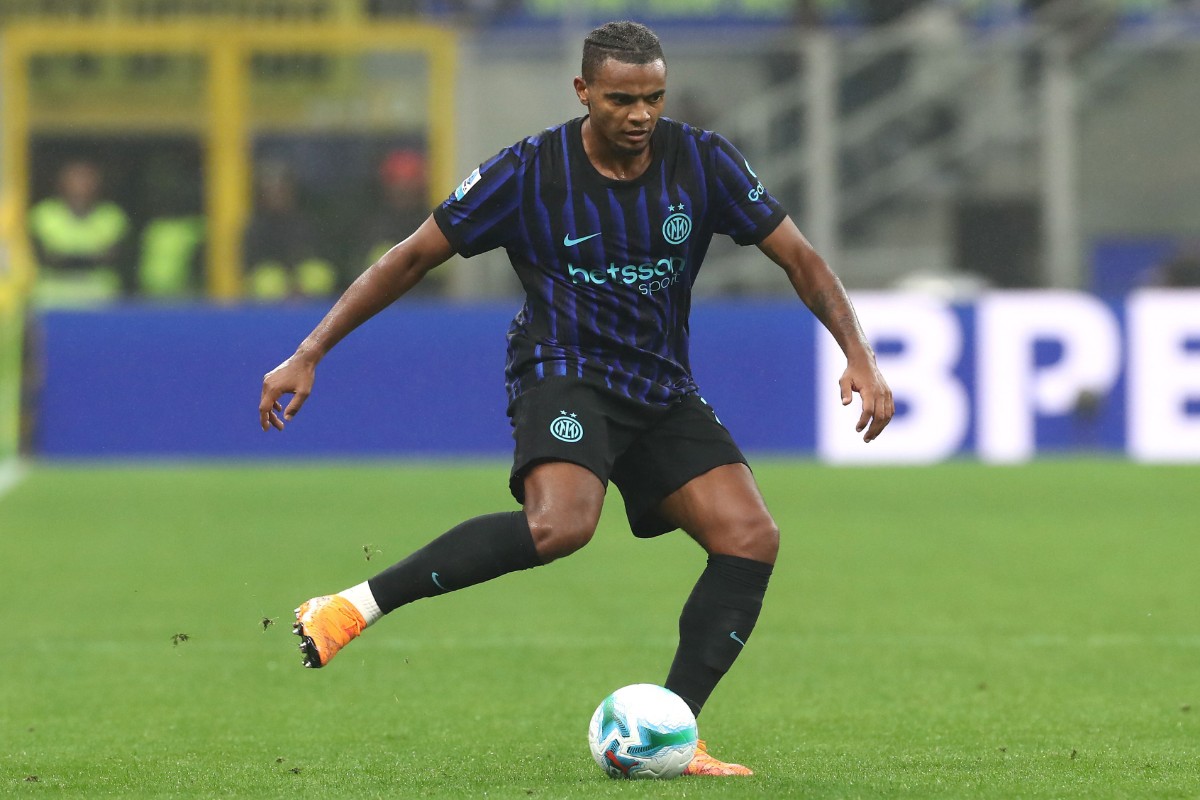 A Manchester City defender looks to have his heart set on staying at Inter Milan