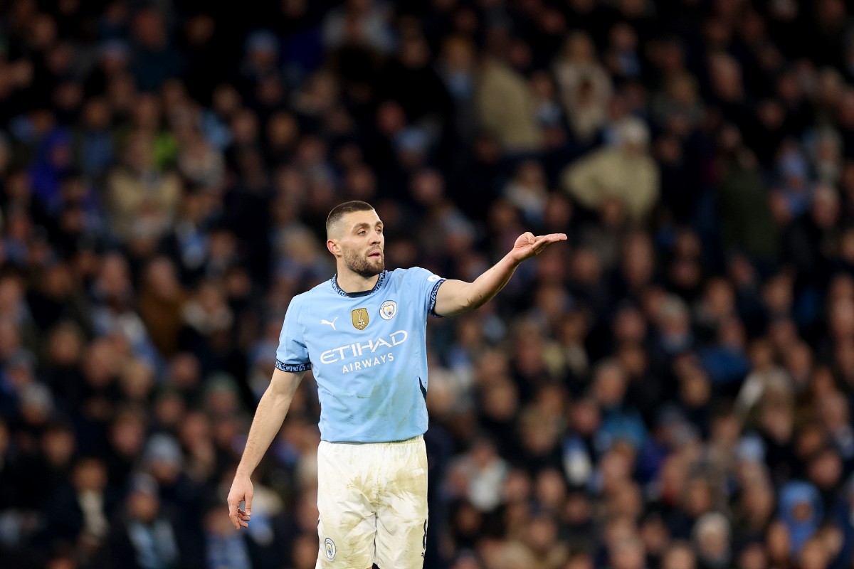 There seems to be an obvious target for Manchester City to add legs to their midfield in January