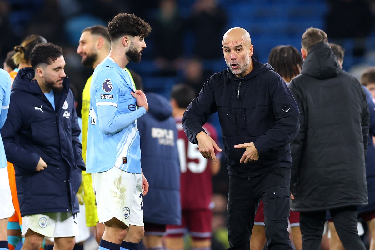 Signing a key defender to a new deal seems to be a priority for Manchester City